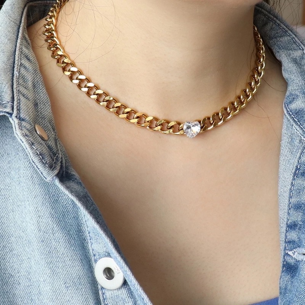Curb chain with crystal heart